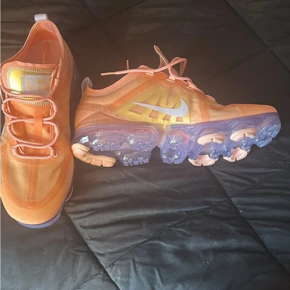 Nike Air Max Coral Sneakers - Picture 2 of 5